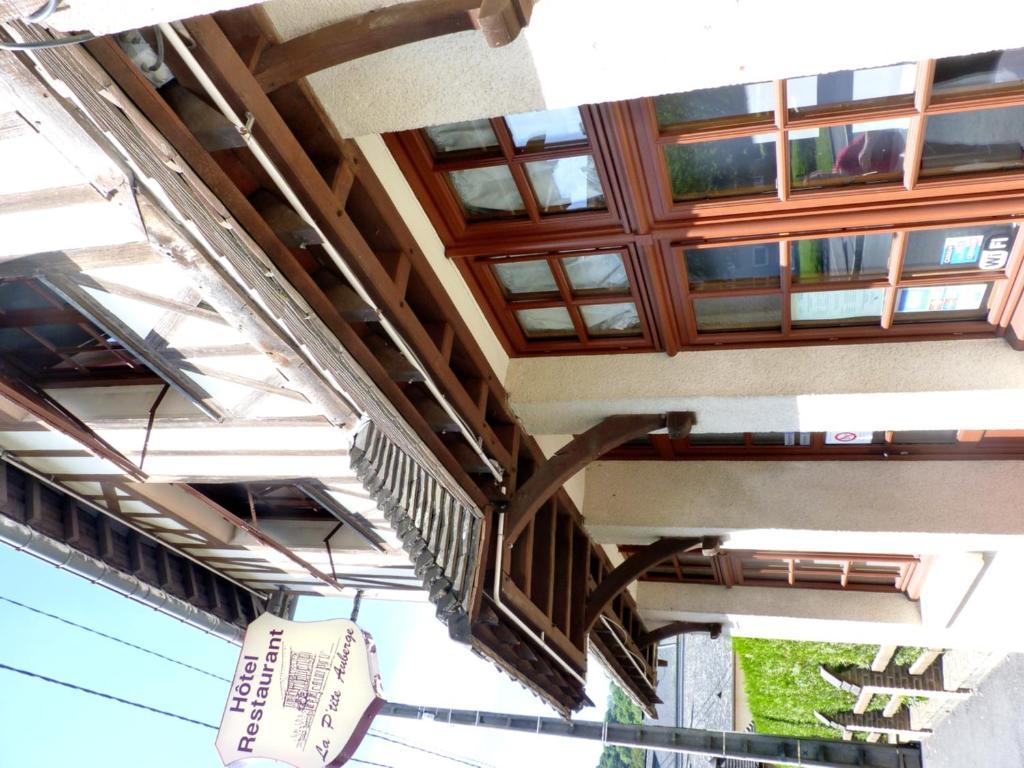 Hotel-Restaurant La P'Tite Auberge Lillebonne Exterior foto