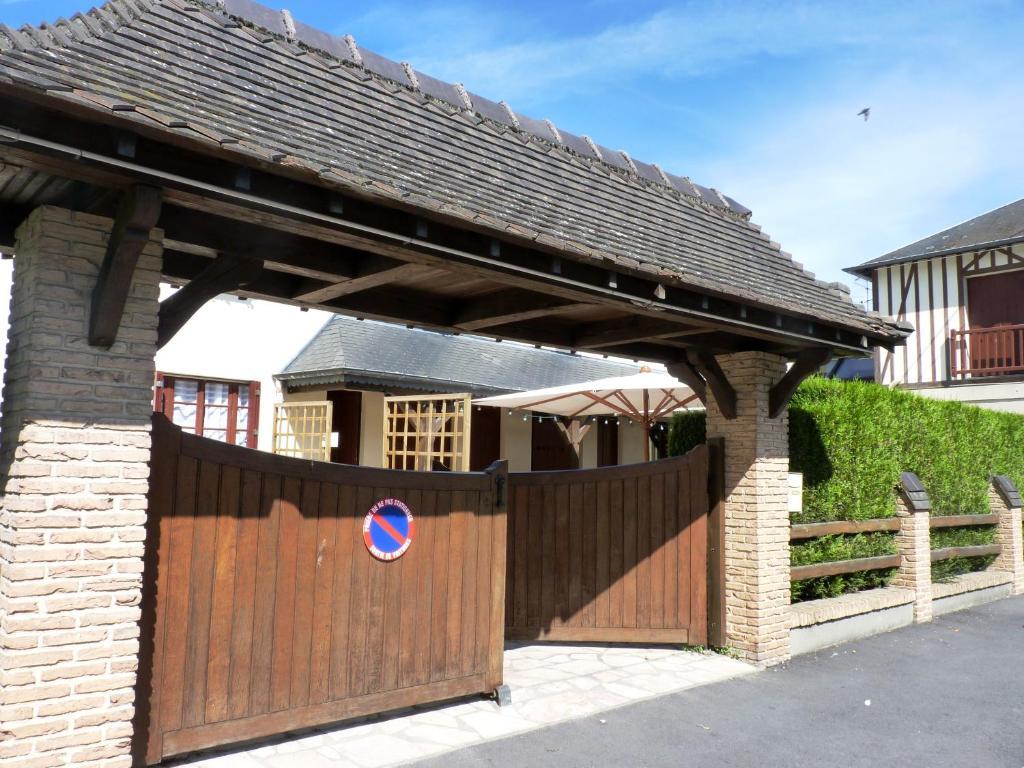Hotel-Restaurant La P'Tite Auberge Lillebonne Exterior foto